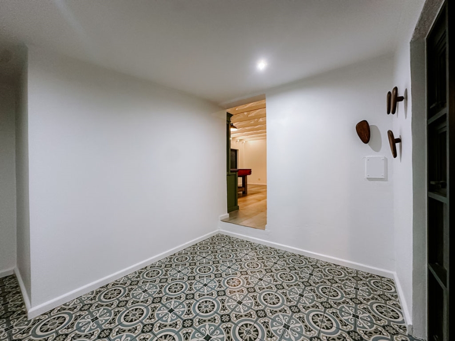 To Let 4 Bedroom Property for Rent in Kommetjie Western Cape